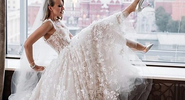 Свадебное платье Ксении Собчак от Galia Lahav: кто еще из звезд предпочитает вещи этого бренда и что о нем известно?