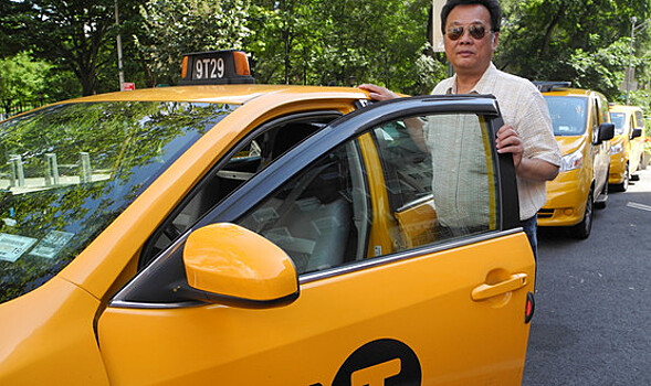 NYT: мэр Нью-Йорка подписал законопроект о приостановке выдачи лицензий водителям Uber