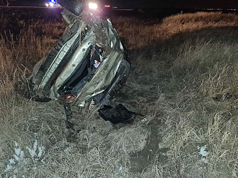 В Самарской области погиб водитель опрокинувшейся в кювет иномарки