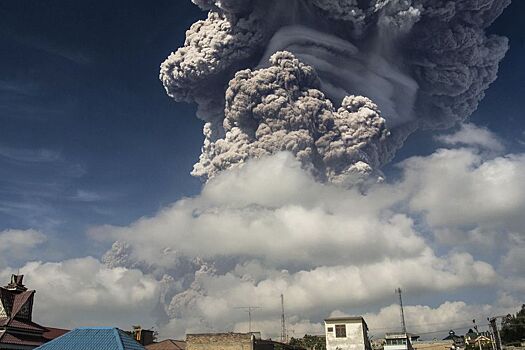 Как вулканический пепел может сбить самолет