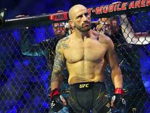 Назван фаворит главного боя UFC 325