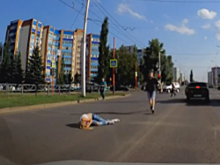 В Башкортостане ВАЗ на полном ходу сбил девушку. Видео