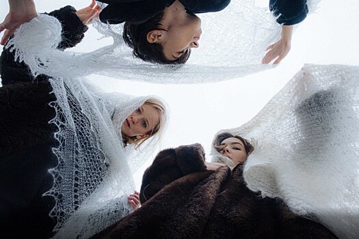 "Пещерные мамы". Автор Ринат Ташимов. Студия 711. В помещении мастерской Петра Фоменко. Режиссер Карина Бесолти.