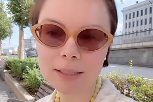 Жена комика Петросяна Брухунова выложила видео с новой стрижкой