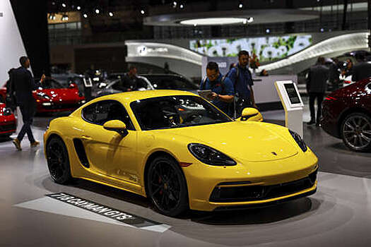 В Porsche нашли причину для отзыва Cayman и Boxster в слишком высоком спойлере