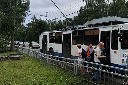 Гроза остановила в Екатеринбурге трамваи и троллейбусы