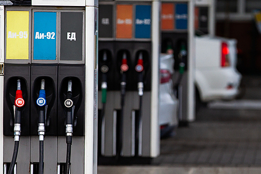 Алиханов прокомментировал «бешеный» рост цен на бензин в Калининградской области