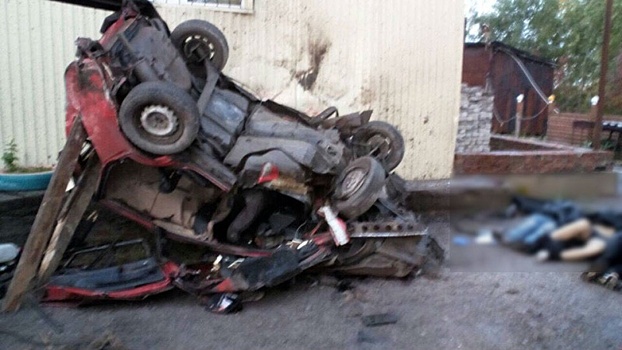 В Прикамье автомобиль протаранил кафе: есть погибшие