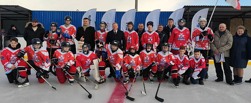 Новую хоккейную коробку открыли в центре Киясовского района Удмуртии