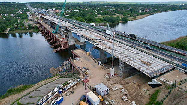 Опережают график: на трассе М-4 &laquo;Дон&raquo; завершили надвижку пролета на мосту через Северский Донец