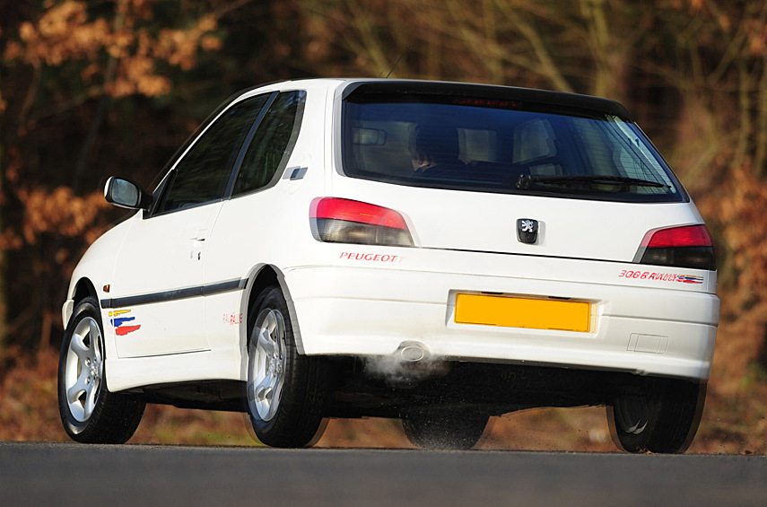 Отличия «раллийного» Peugeot заключались в аскетизме ради снижения массы на 68 кг. Технически он идентичен GTI-6, однако лишён кондиционера, электрических стеклоподъёмников, противотуманных фар, люка и шумоизоляции. Варианты расцветки кузова простые — белая, чёрная или красная. Всего было выпущено 500 экземпляров для рынка Великобритании.