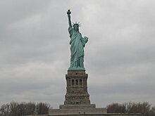 В Нью-Йорке эвакуировали посетителей статуи Свободы