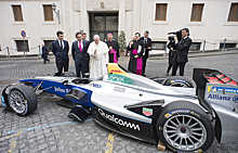 Папа Римский благословил гоночный электромобиль