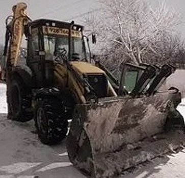 Экскаватор загорелся в Таганроге