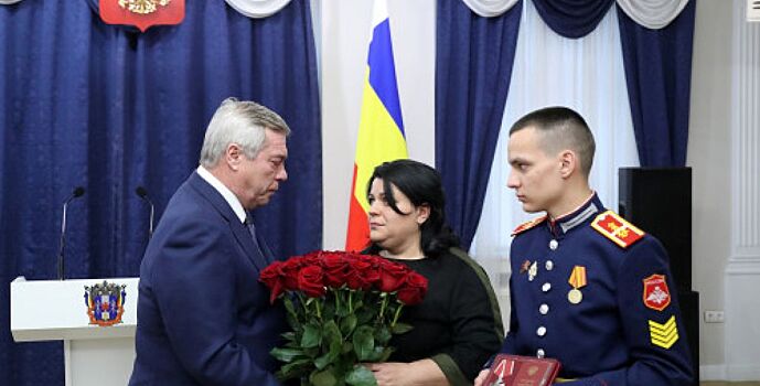 Донской губернатор вручил орден Мужества сыну героя СВО
