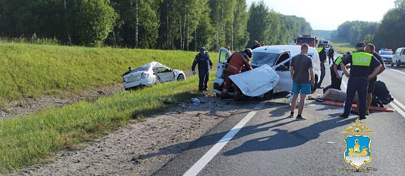 Водитель Skoda Octavia погиб во время аварии на костромской трассе