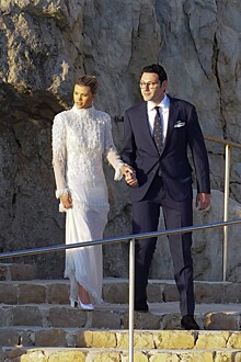 Три роскошных платья и голливудский список гостей: как прошла свадьба Софии Ричи во Франции