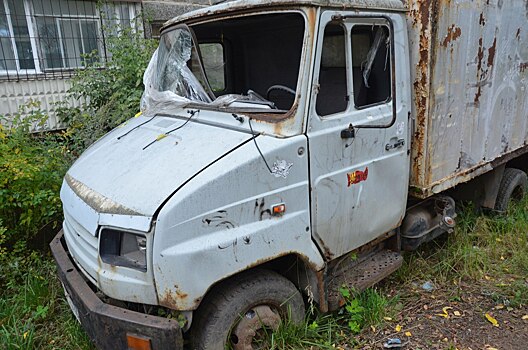 Брошенные и разобранные автомобили уберут из костромских дворов насильно