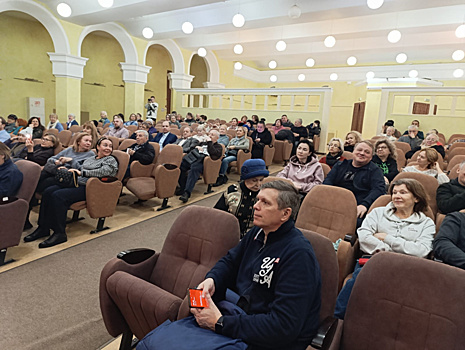 Сотрудники МЧС России поздравили воспитанников детского дома «Павлина» с наступающим Новом годом