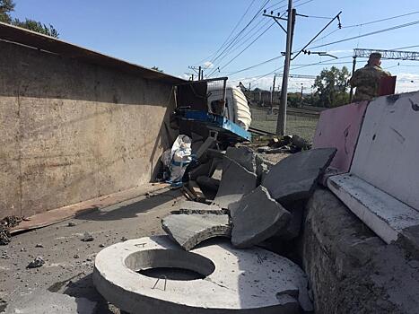 На спуске с Ключ-Камышенского плато перевернулся грузовик