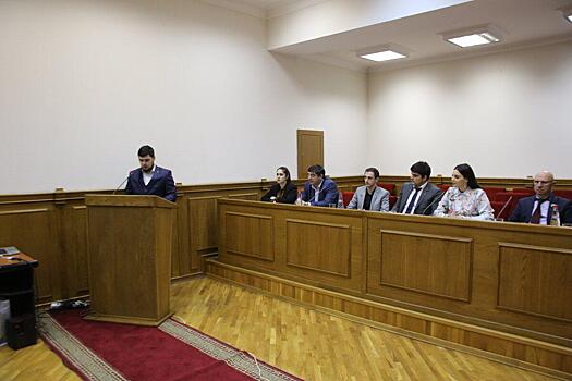 В молодежном парламенте Махачкалы состоялось заседание депутатов