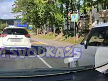 В Приморье мужчина кинул бутылку в авто девушки после отказа в знакомстве