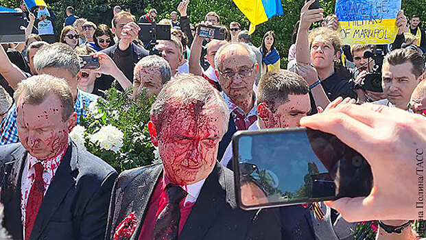В Польше назвали провокацией желание дипломатов России возложить цветы на кладбище 9 мая