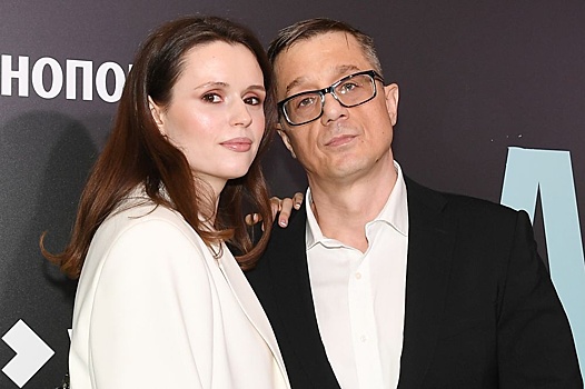 Актер Алексей Макаров тайно женился на стюардессе, которая младше его почти на четверть века