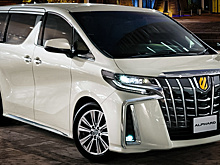 У минивэна Toyota Alphard появилась "золотая" версия