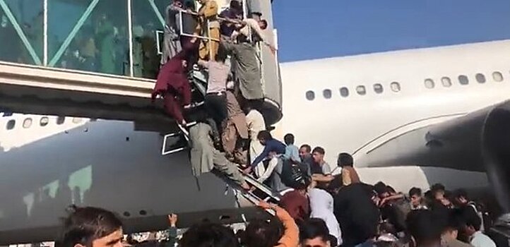 Пентагон усомнился в подлинности видео с падающими с самолета США людьми