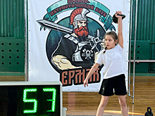 Школьница из Новосибирской области подняла гирю 334 раза подряд