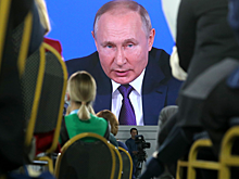 Журналистку могли уволить за шутку о температуре на конференции Путина