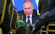 Журналистку могли уволить за шутку о температуре на конференции Путина