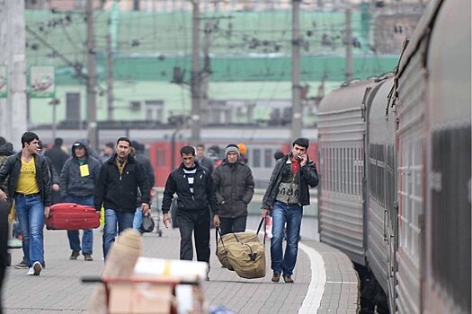 Мигрантов будут возить  на стройки на чартерных поездах