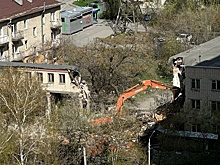 Очевидцы сообщили о ЧП при сносе "дома Ельцина" в Екатеринбурге