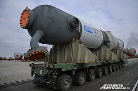 На Омский НПЗ перевозят крупногабаритное оборудование