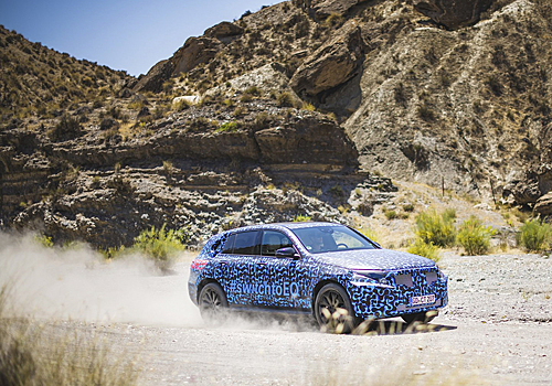 Mercedes-Benz показал новые фотографии первого электрокроссовера