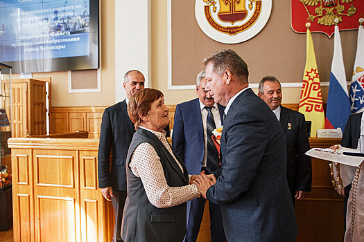 В Чебоксарах вручили медали "В память о 550-летии города"