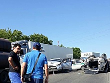 Жуткие фото с места ДТП: возле Сызрани на трассе М-5 столкнулись несколько автомобилей