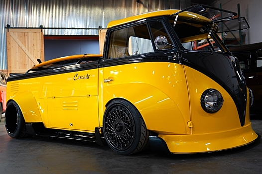 На SEMA показали два Volkswagen T1 с широкими обвесами и кастомными интерьерами