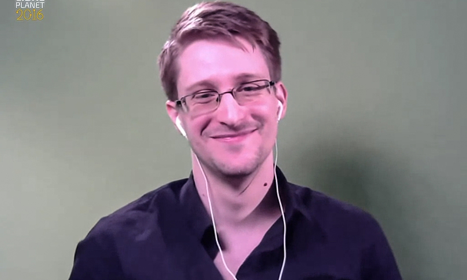 Эдвард Сноуден в 2016 году