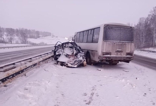 Водитель ПАЗика устроил ДТП с пострадавшим на трассе около Кемерова