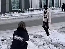 В Москве дама в нижнем белье устроила фотосессию у соборной мечети