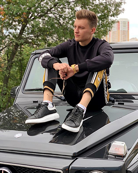 На уровне 300 метров над землёй автомобиль был сброшен вниз на площадку аэропорта «Пески».