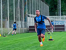 Откровенно говоря, Ду Кейрос в ритм не попал и о его взаимодействии с партнерами говорить рановато. По функционалу – это прямая замена Венделу