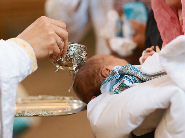 Депутат призвал родителей крестить детей перед публикацией их фото в Сети