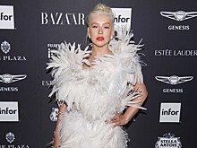 «Чудо в перьях», платье с «подушкой безопасности» и другие модные провалы звезд на прошедшей неделе