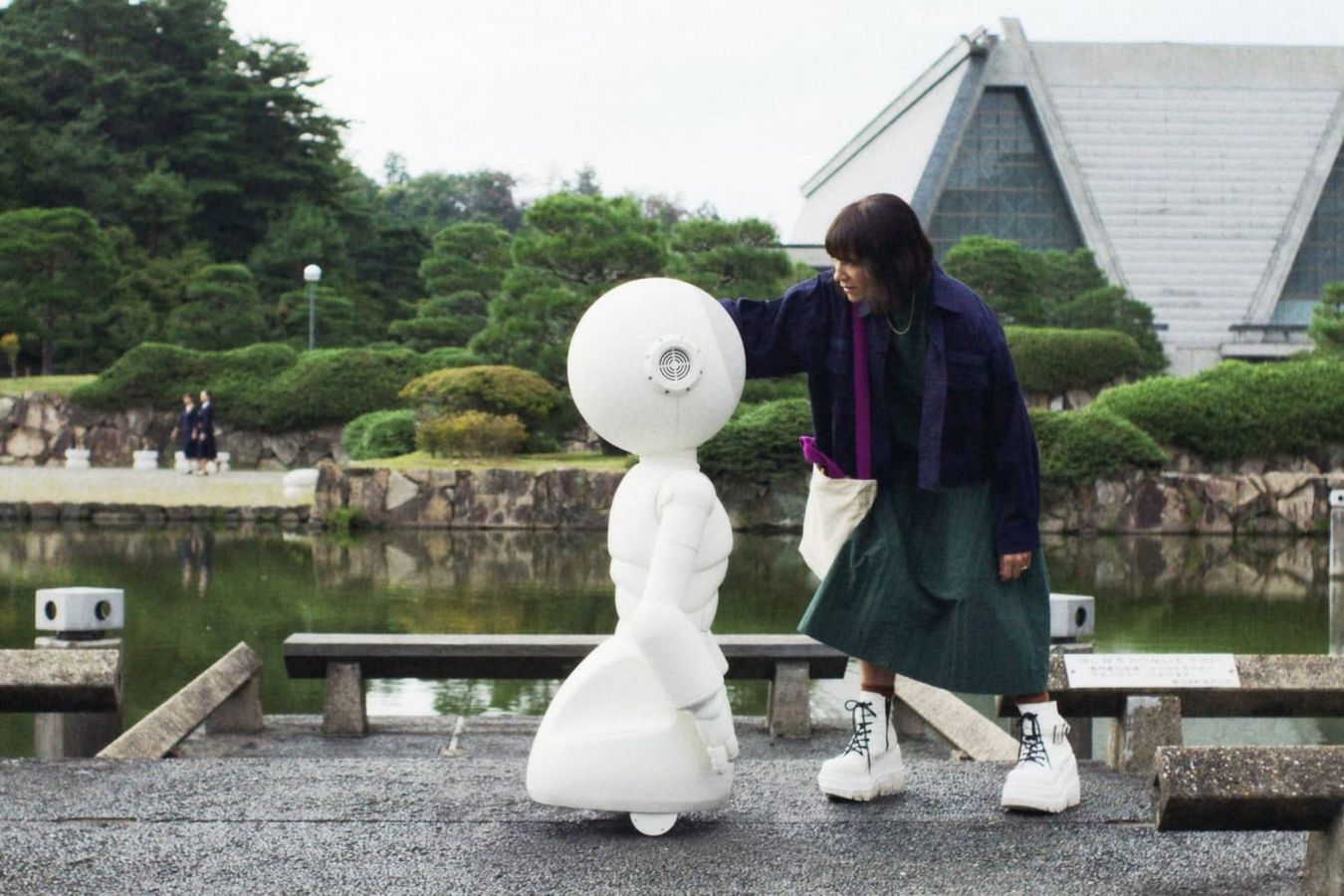 Вышел трейлер фантастического сериала «Санни» про андроида в Японии — премьера 10 июля