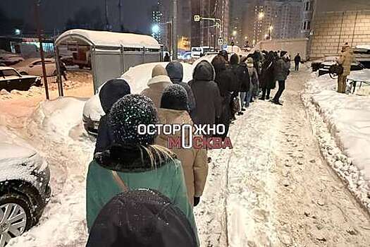 В Видном местные жители сняли на фото длинные очереди к общественному транспорту