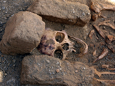 Мирная жизнь, странная смерть: на монастырском кладбище археологи нашли очень необычные могилы